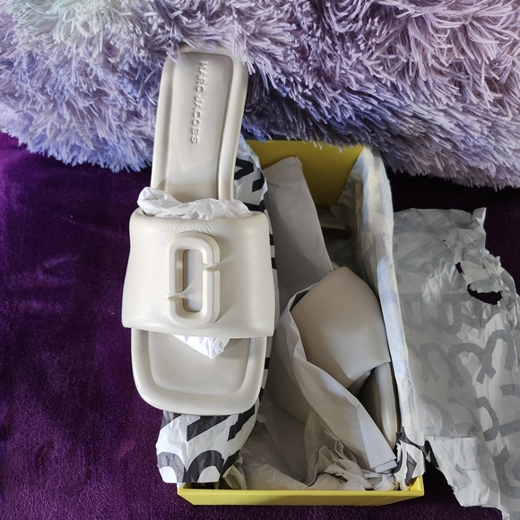NEW Marc Jacobs Cream Slide Sandals SIZE W10 - Picture 12 of 12